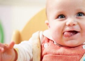 दीर्घ-प्रतीक्षित सहा महिने: सहा महिन्यांचे बाळ काय करण्यास सक्षम असावे